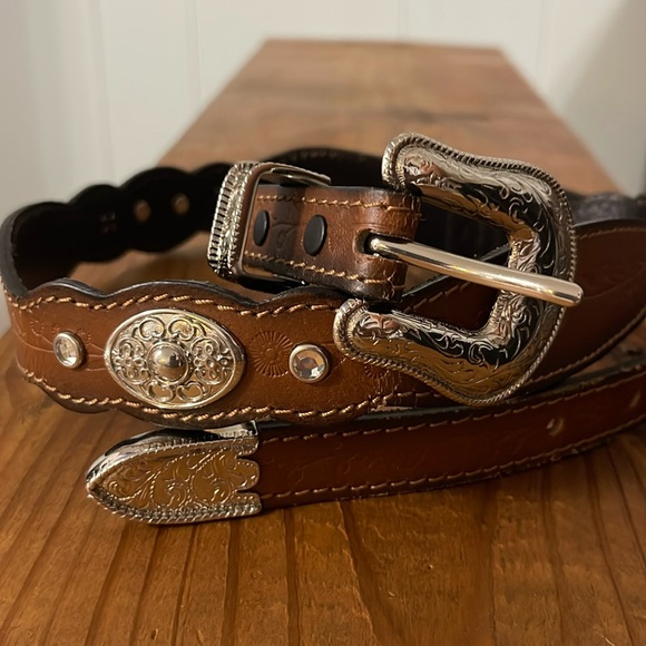 Peruzzi Accessories - Brown Western Style Belt with Silver Accents